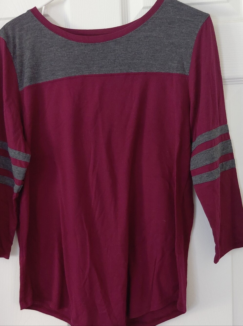 Arizona Jean Company Burgundy & Gray Long Sleeve Crewneck